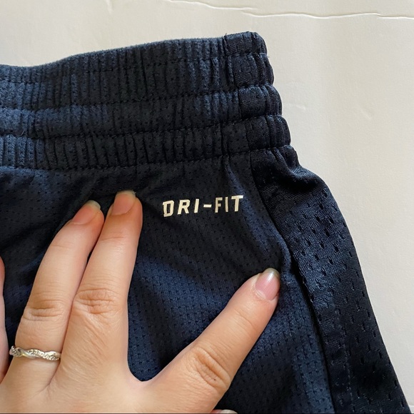 Nike basketball Dri fit shorts size medium - Picture 4 of 4